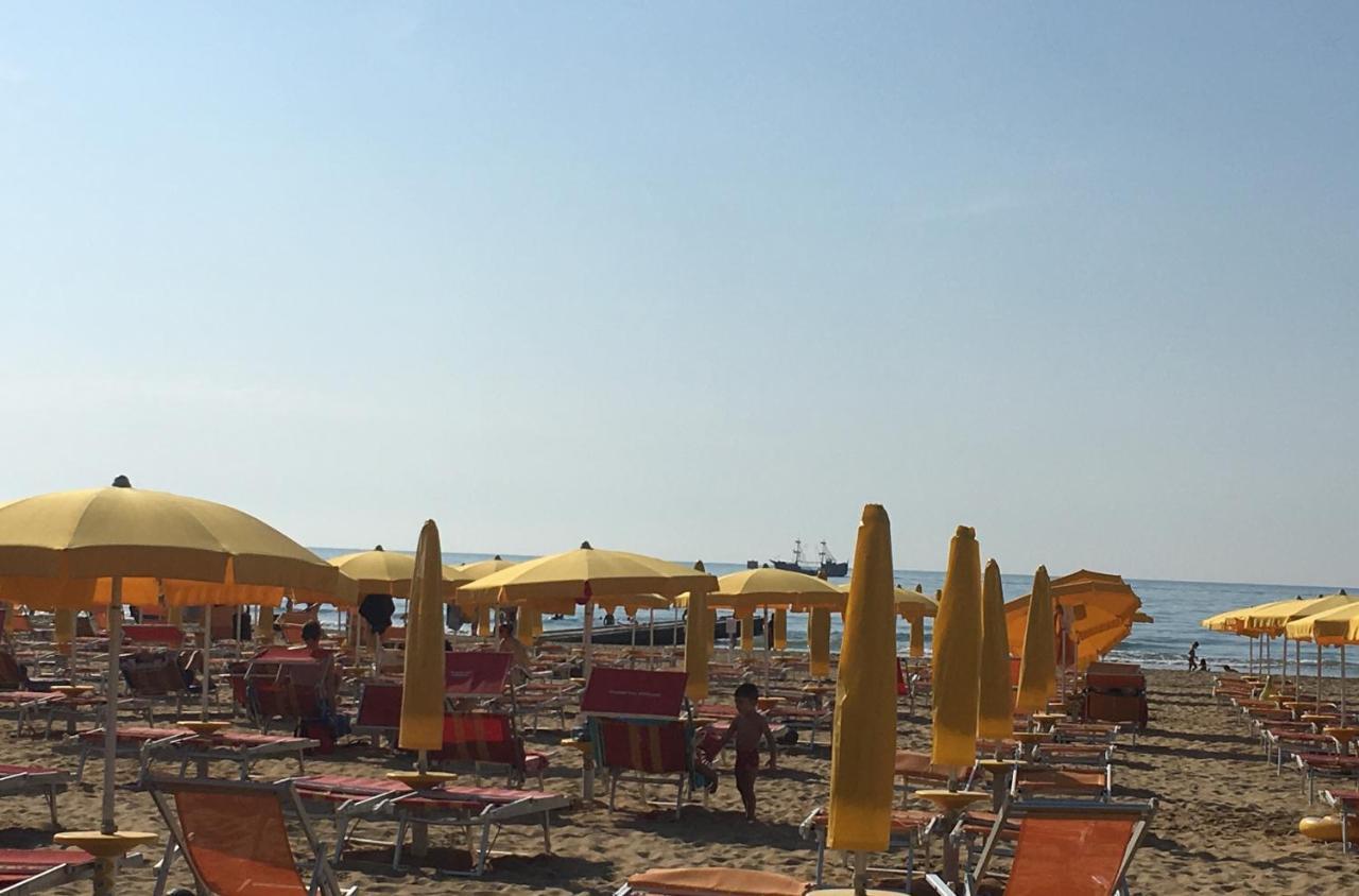 Adria Holiday Family Apartments: Beachside Comfort in Jesolo Exterior photo